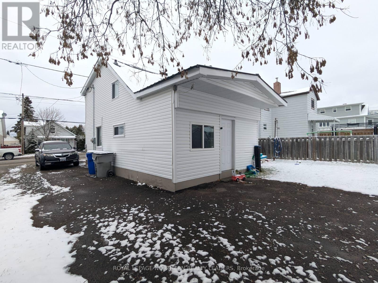 












211-215 WENDE AVENUE

,
Timmins,




Ontario
P4N3E6

