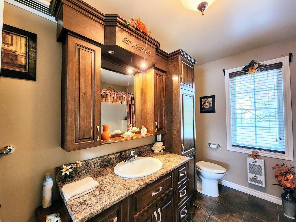 









600


Ch. des Pionniers

,
Saint-Mathieu-du-Parc,




QC
G0X1N0

