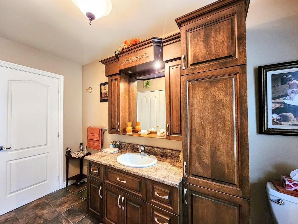 









600


Ch. des Pionniers

,
Saint-Mathieu-du-Parc,




QC
G0X1N0

