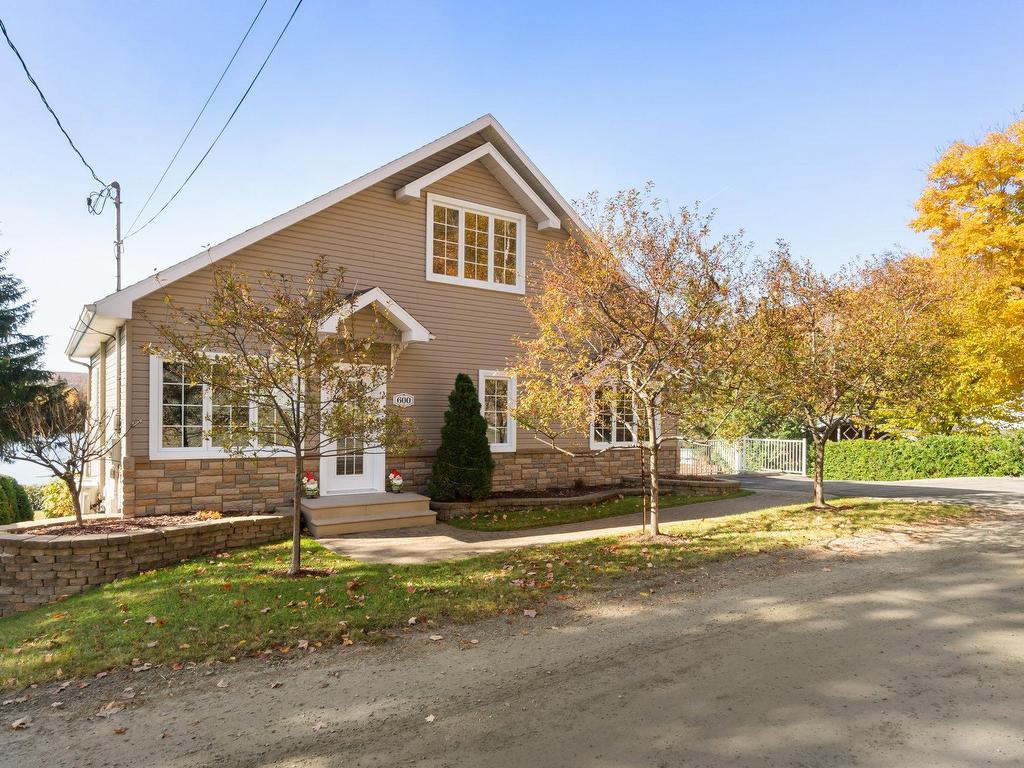 









600


Ch. des Pionniers

,
Saint-Mathieu-du-Parc,




QC
G0X1N0

