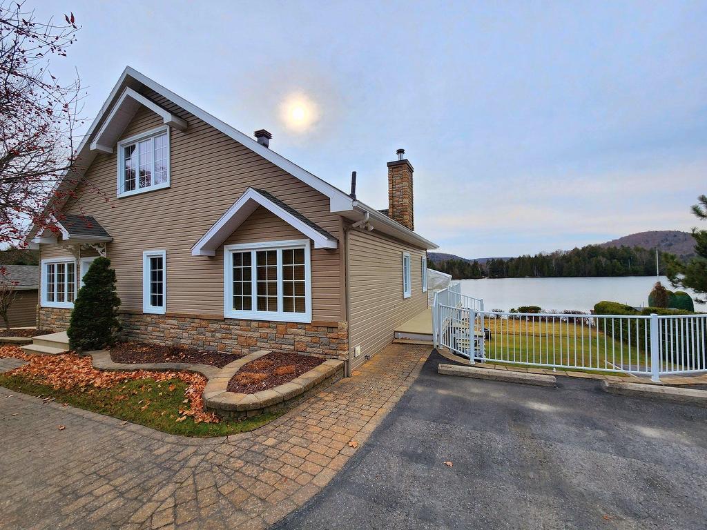 









600


Ch. des Pionniers

,
Saint-Mathieu-du-Parc,




QC
G0X1N0

