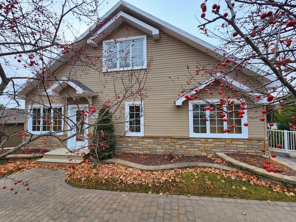 









600


Ch. des Pionniers

,
Saint-Mathieu-du-Parc,




QC
G0X1N0

