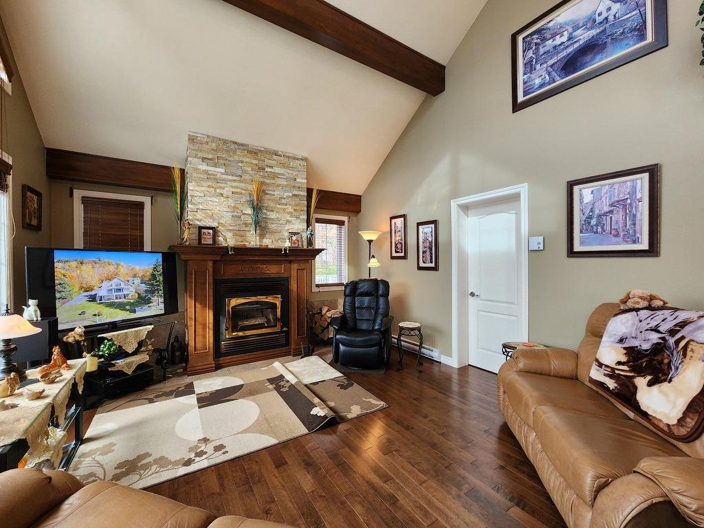 









600


Ch. des Pionniers

,
Saint-Mathieu-du-Parc,




QC
G0X1N0

