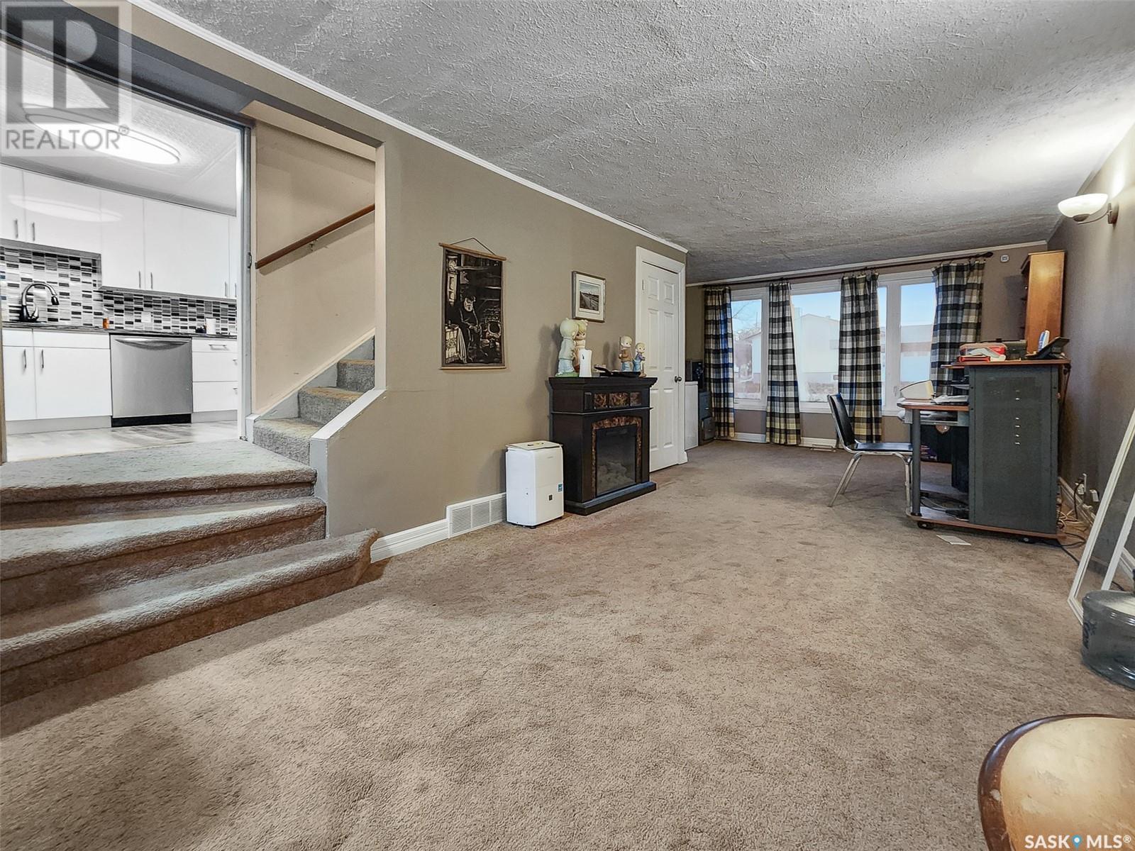 












102 7th AVENUE W

,
Central Butte,




Saskatchewan
S0H0T0

