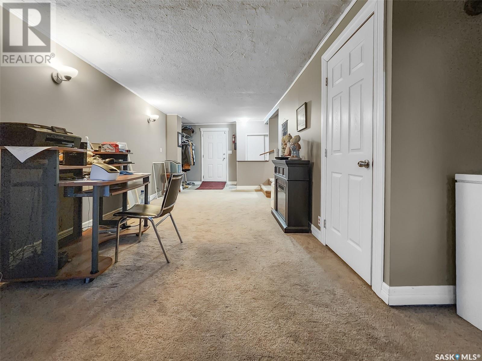












102 7th AVENUE W

,
Central Butte,




Saskatchewan
S0H0T0

