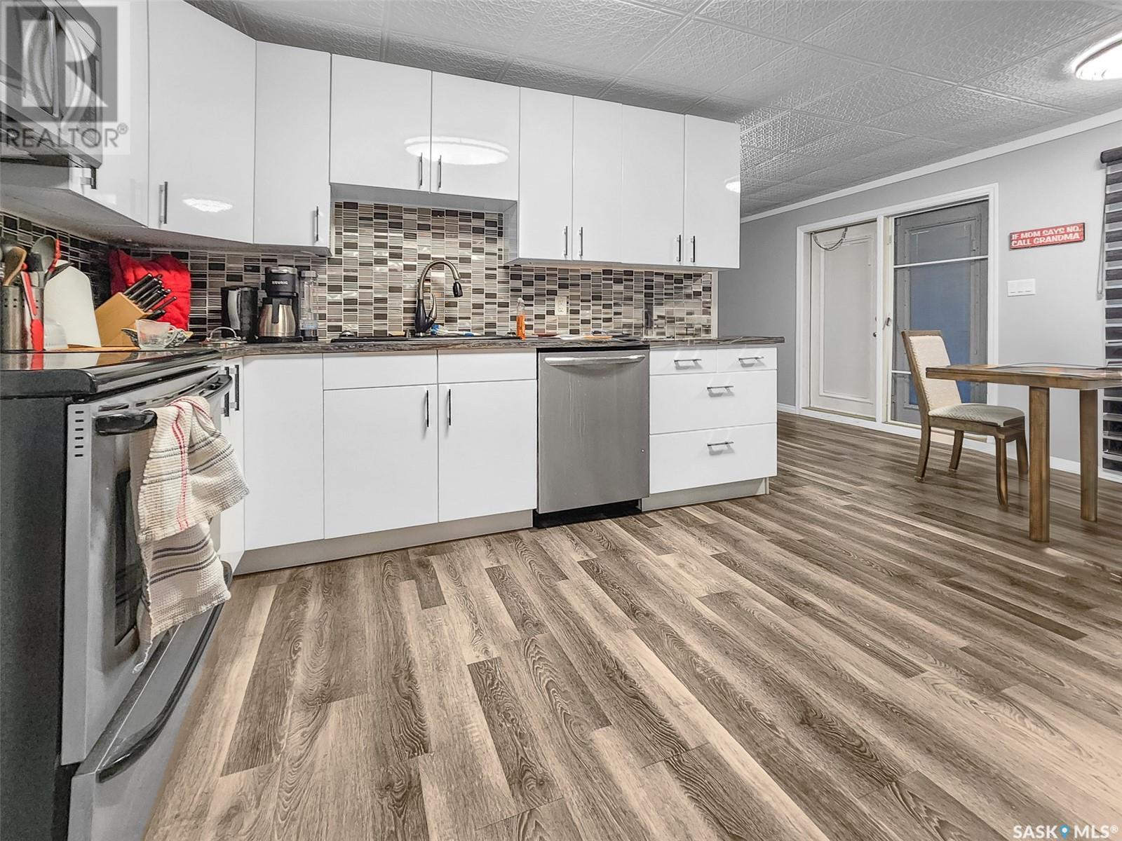 












102 7th AVENUE W

,
Central Butte,




Saskatchewan
S0H0T0

