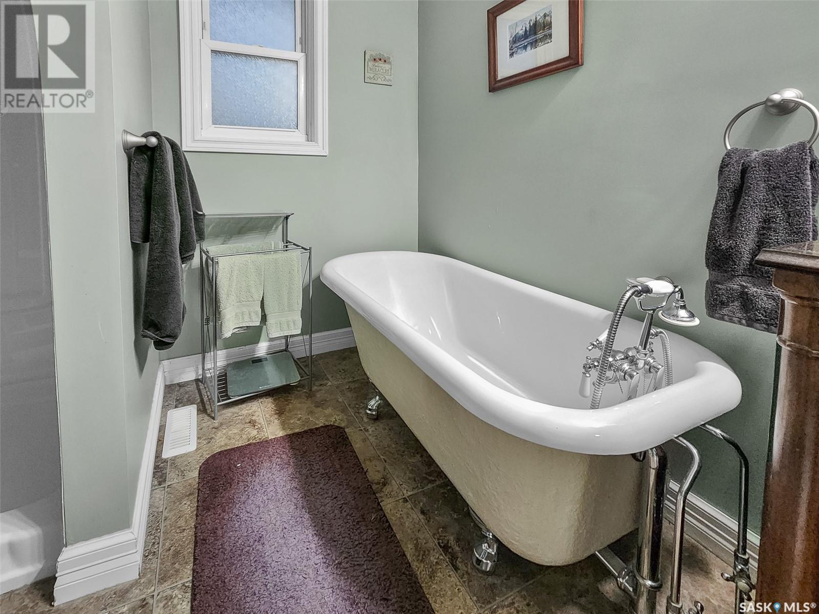 












102 7th AVENUE W

,
Central Butte,




Saskatchewan
S0H0T0

