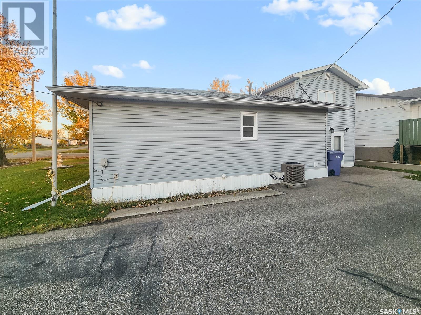 












102 7th AVENUE W

,
Central Butte,




Saskatchewan
S0H0T0

