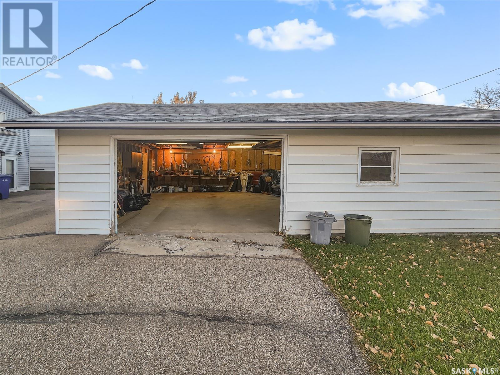 












102 7th AVENUE W

,
Central Butte,




Saskatchewan
S0H0T0


