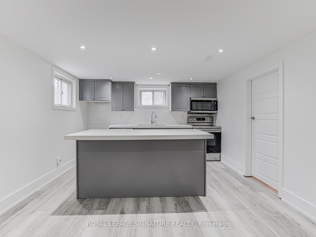 









6


Bonnyview

Drive,
Toronto,




ON
M8Y 3G6

