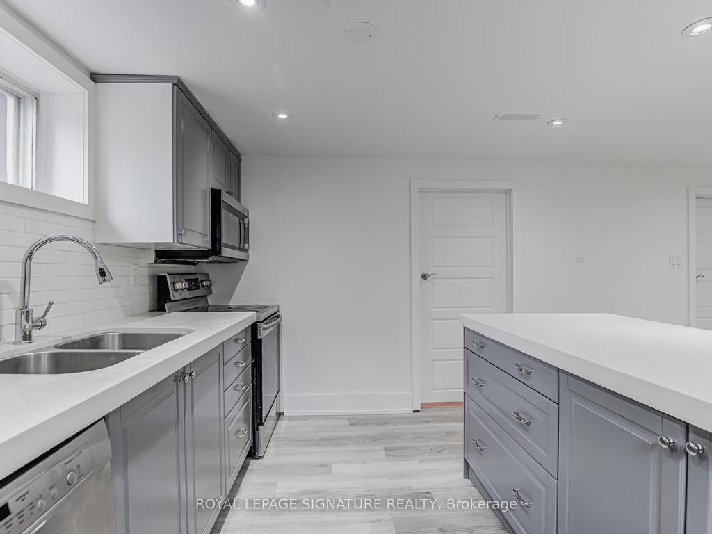 









6


Bonnyview

Drive,
Toronto,




ON
M8Y 3G6

