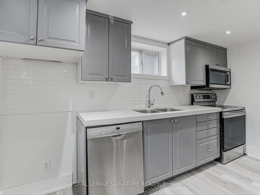 









6


Bonnyview

Drive,
Toronto,




ON
M8Y 3G6

