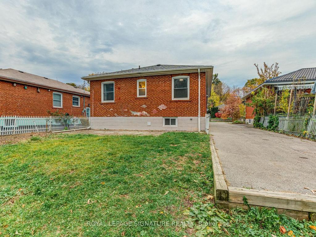 









6


Bonnyview

Drive,
Toronto,




ON
M8Y 3G6

