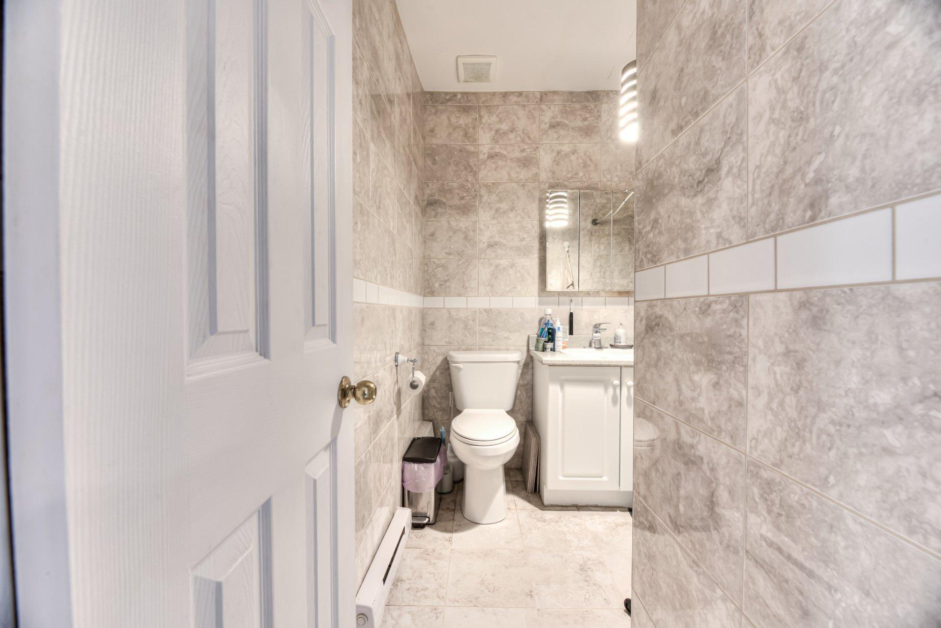 









5260

 - 5262A


Av. Ponsard

,
Montréal (Côte-des-Neiges/Notre-Dame-de-Grâce),




QC
H3W2A8

