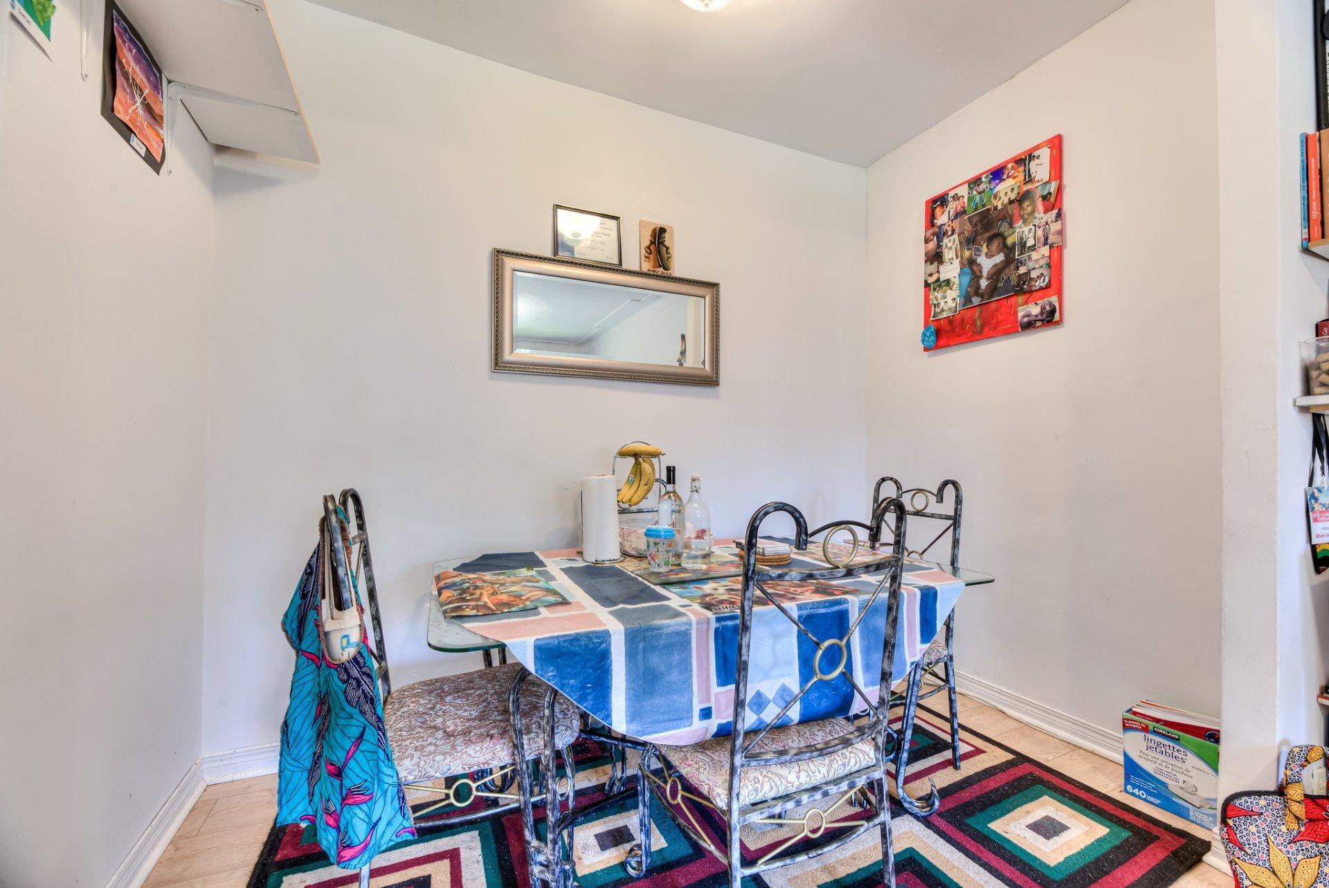 









5260

 - 5262A


Av. Ponsard

,
Montréal (Côte-des-Neiges/Notre-Dame-de-Grâce),




QC
H3W2A8

