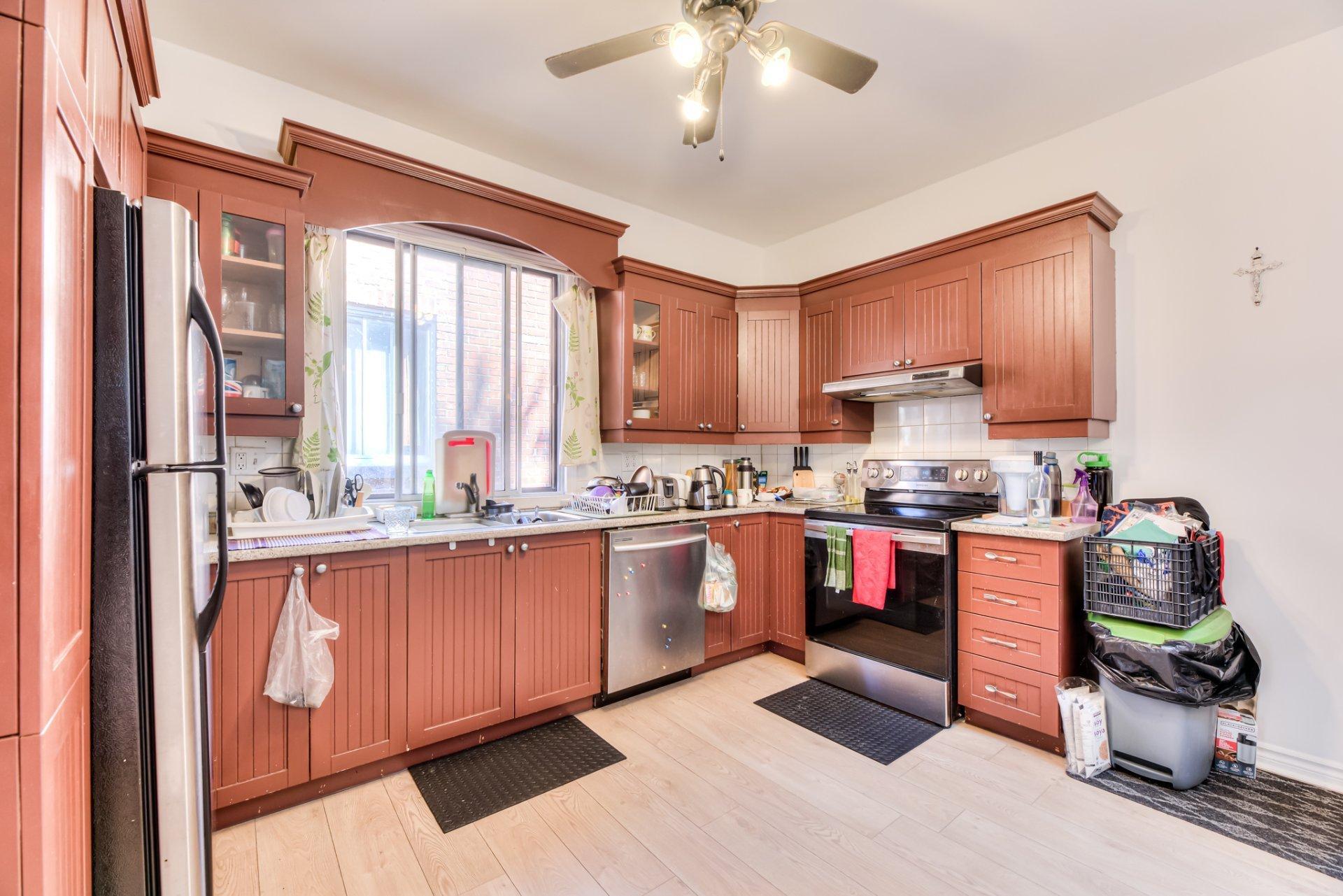 









5260

 - 5262A


Av. Ponsard

,
Montréal (Côte-des-Neiges/Notre-Dame-de-Grâce),




QC
H3W2A8

