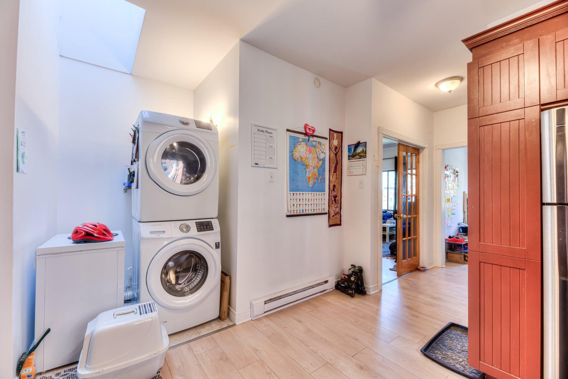 









5260

 - 5262A


Av. Ponsard

,
Montréal (Côte-des-Neiges/Notre-Dame-de-Grâce),




QC
H3W2A8

