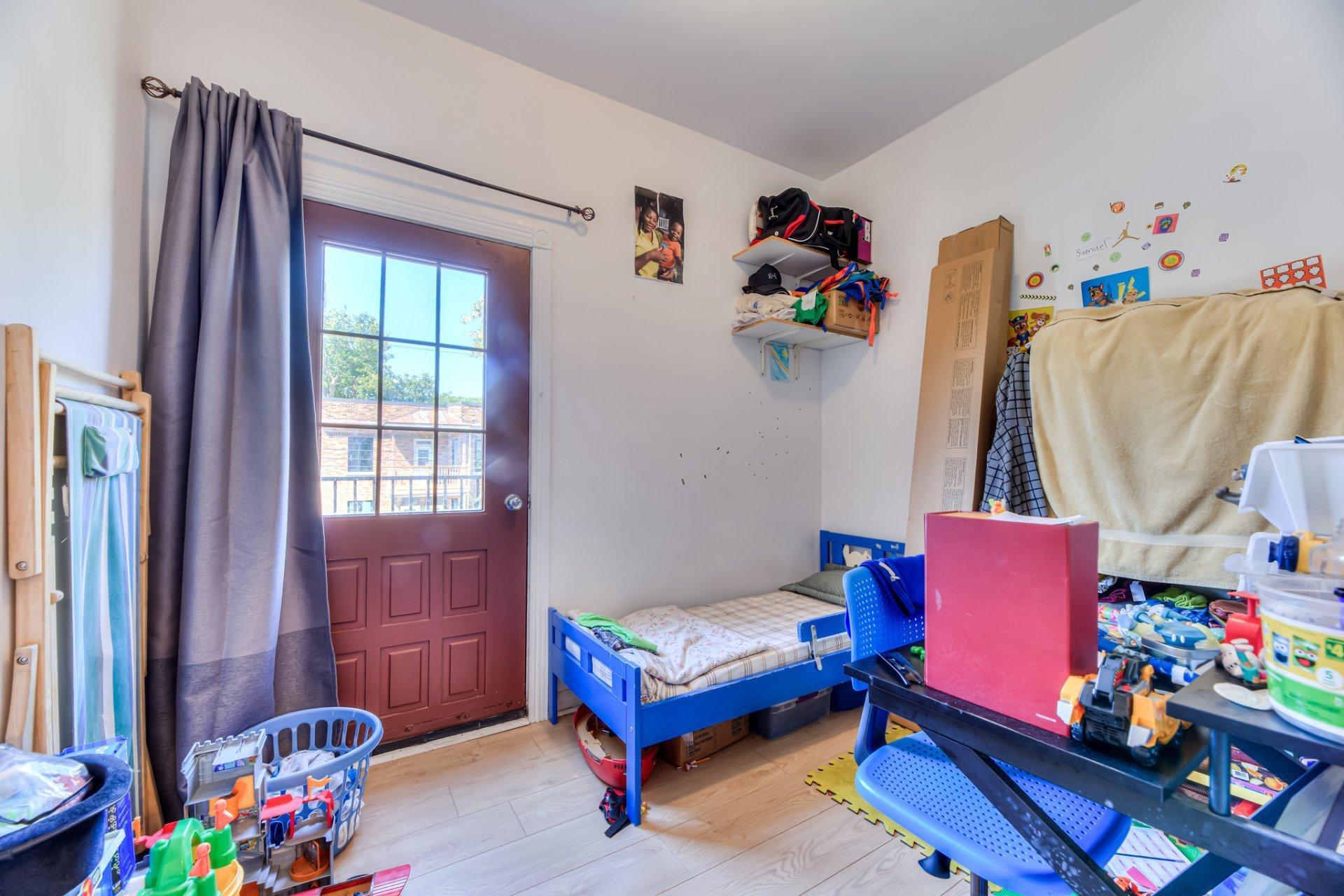 









5260

 - 5262A


Av. Ponsard

,
Montréal (Côte-des-Neiges/Notre-Dame-de-Grâce),




QC
H3W2A8


