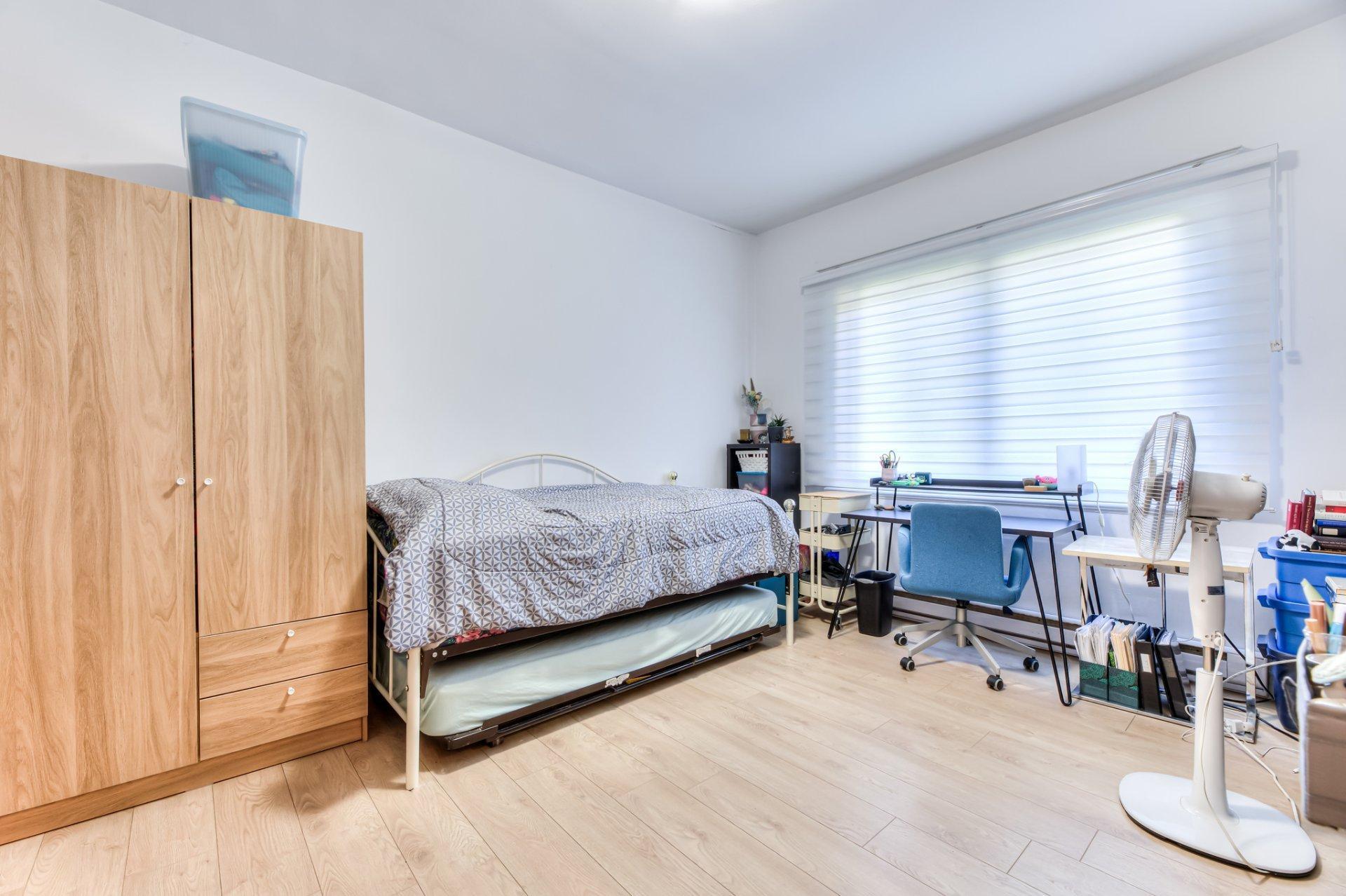 









5260

 - 5262A


Av. Ponsard

,
Montréal (Côte-des-Neiges/Notre-Dame-de-Grâce),




QC
H3W2A8

