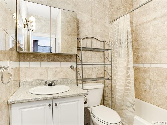 









5260

 - 5262A


Av. Ponsard

,
Montréal (Côte-des-Neiges/Notre-Dame-de-Grâce),




QC
H3W2A8

