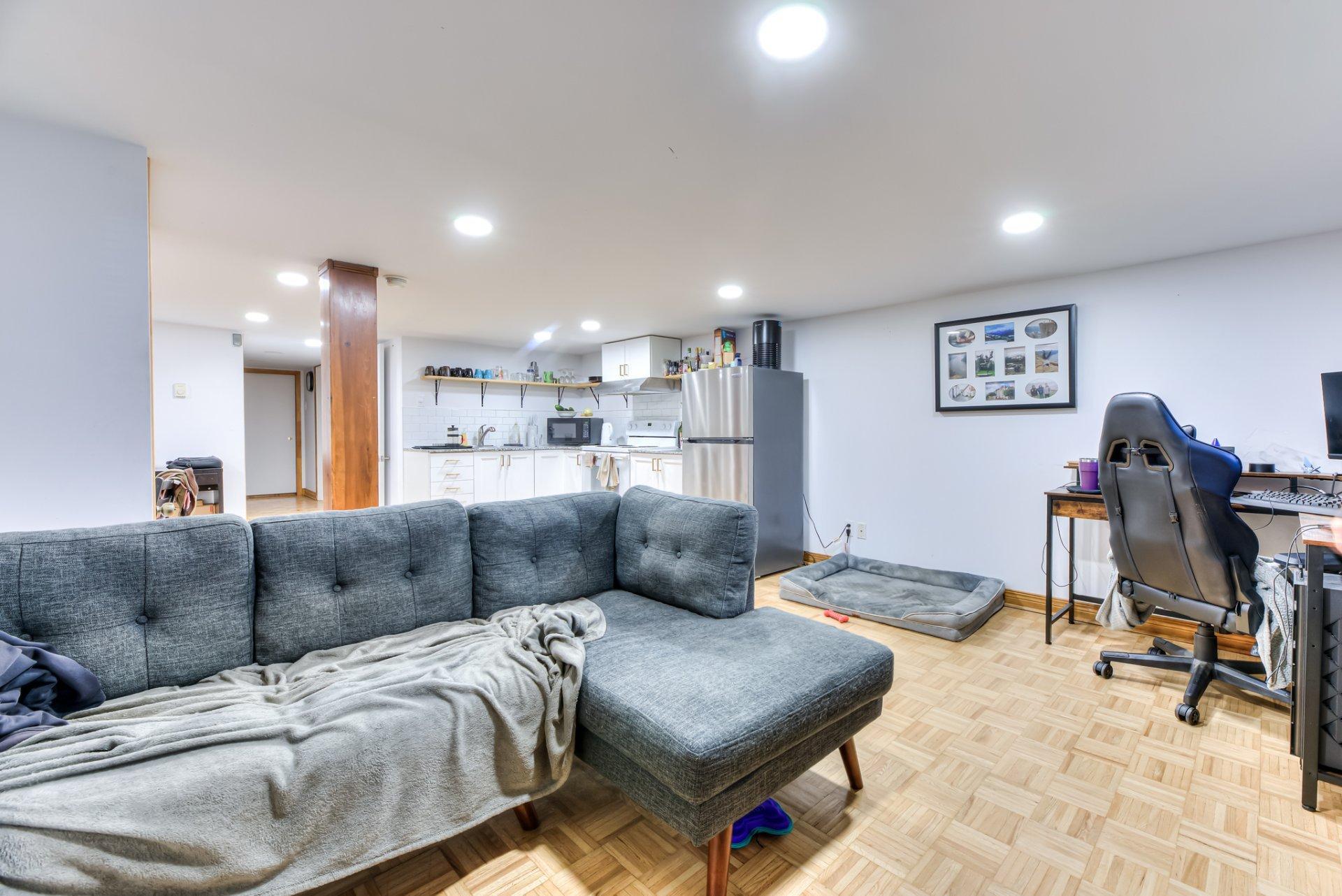









5260

 - 5262A


Av. Ponsard

,
Montréal (Côte-des-Neiges/Notre-Dame-de-Grâce),




QC
H3W2A8

