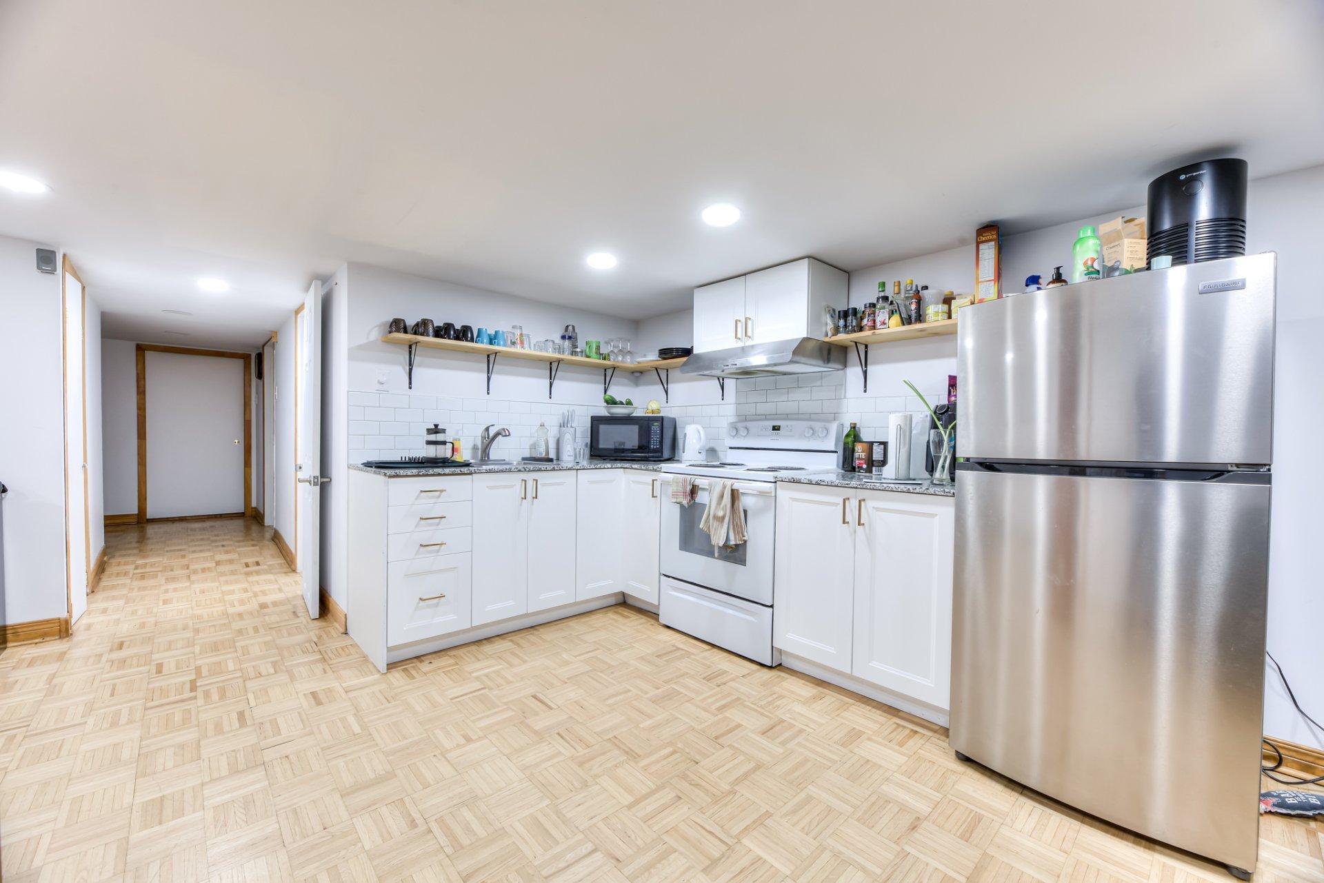 









5260

 - 5262A


Av. Ponsard

,
Montréal (Côte-des-Neiges/Notre-Dame-de-Grâce),




QC
H3W2A8

