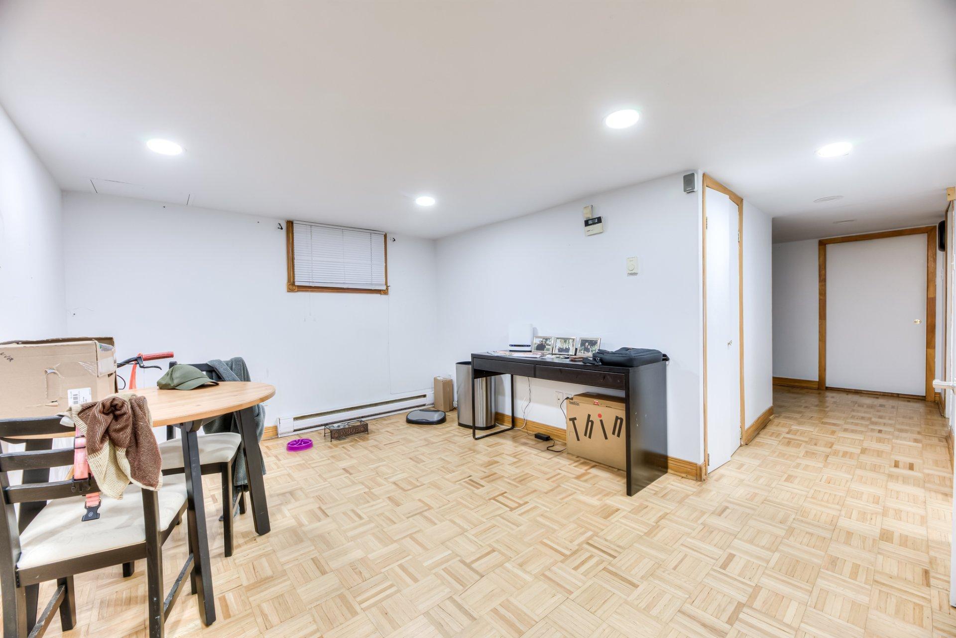 









5260

 - 5262A


Av. Ponsard

,
Montréal (Côte-des-Neiges/Notre-Dame-de-Grâce),




QC
H3W2A8

