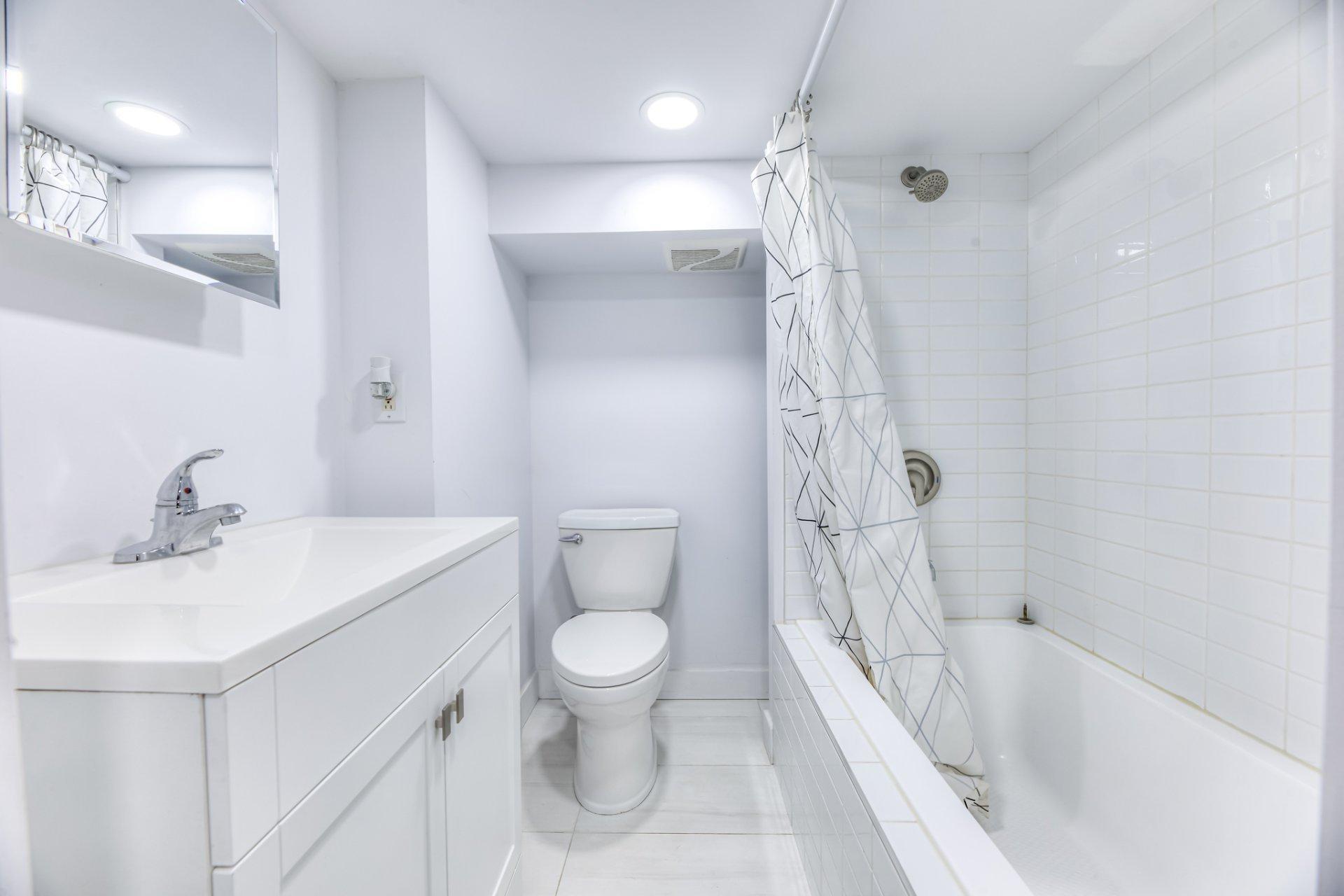 









5260

 - 5262A


Av. Ponsard

,
Montréal (Côte-des-Neiges/Notre-Dame-de-Grâce),




QC
H3W2A8

