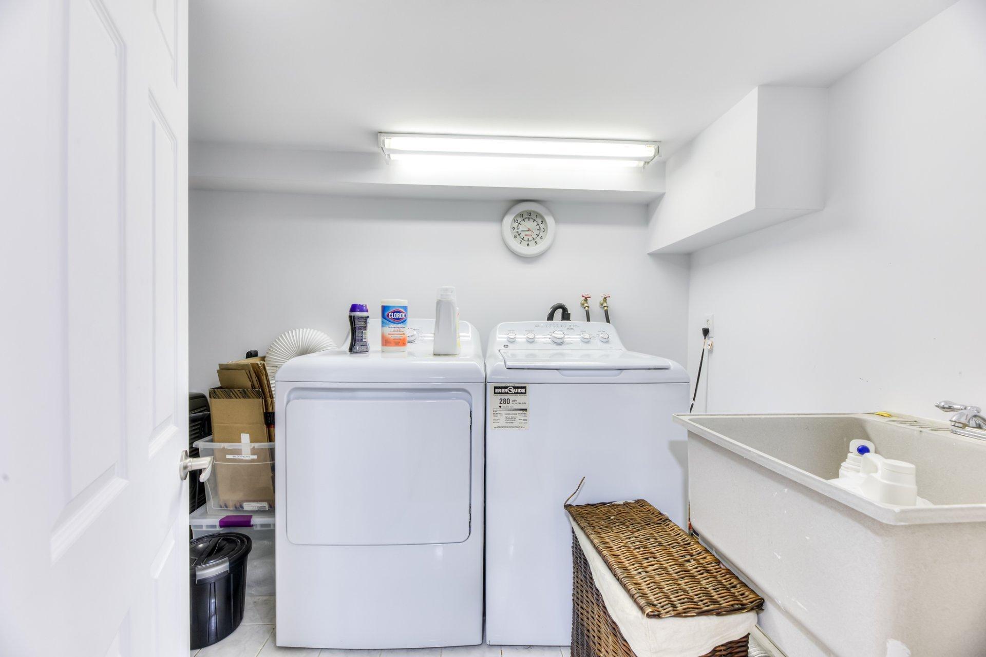 









5260

 - 5262A


Av. Ponsard

,
Montréal (Côte-des-Neiges/Notre-Dame-de-Grâce),




QC
H3W2A8

