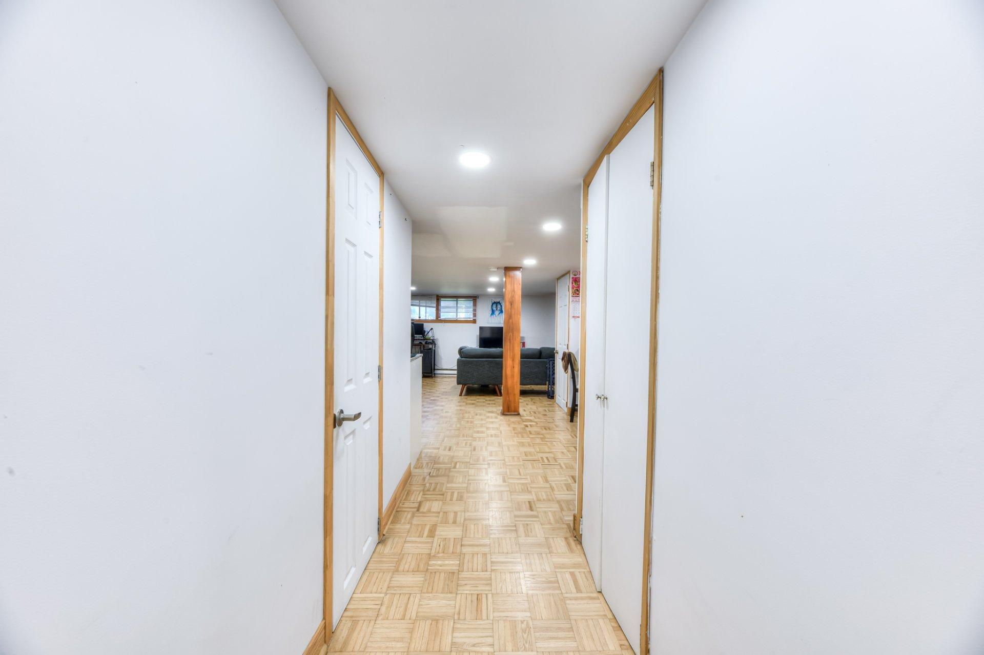 









5260

 - 5262A


Av. Ponsard

,
Montréal (Côte-des-Neiges/Notre-Dame-de-Grâce),




QC
H3W2A8

