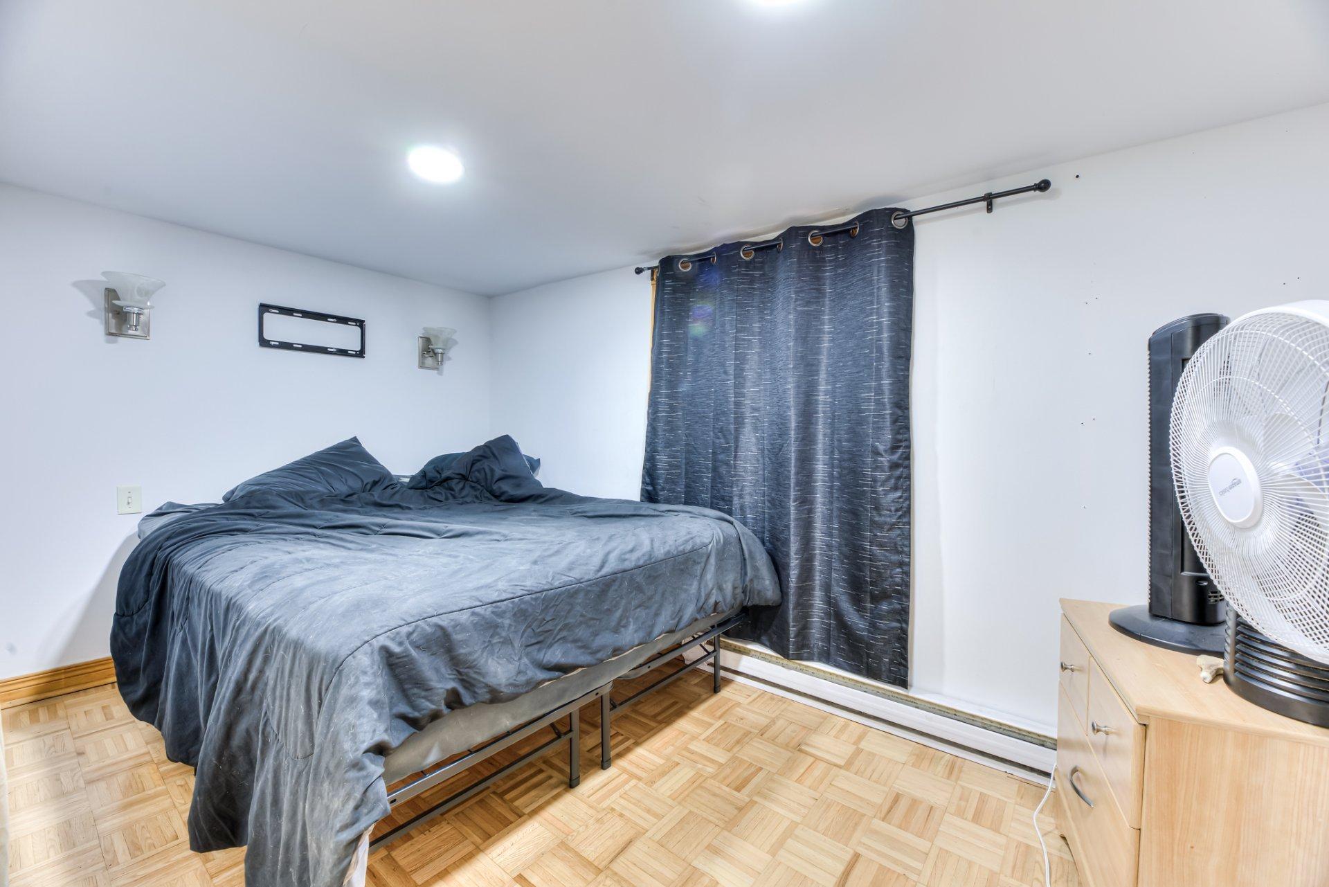 









5260

 - 5262A


Av. Ponsard

,
Montréal (Côte-des-Neiges/Notre-Dame-de-Grâce),




QC
H3W2A8

