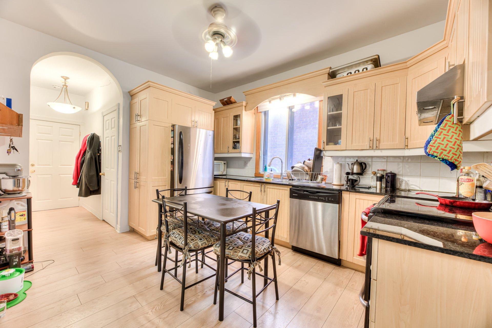 









5260

 - 5262A


Av. Ponsard

,
Montréal (Côte-des-Neiges/Notre-Dame-de-Grâce),




QC
H3W2A8

