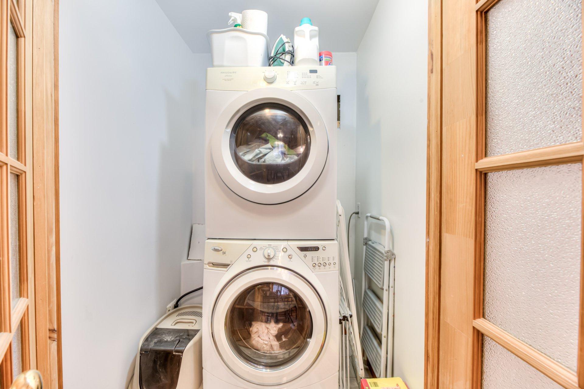 









5260

 - 5262A


Av. Ponsard

,
Montréal (Côte-des-Neiges/Notre-Dame-de-Grâce),




QC
H3W2A8

