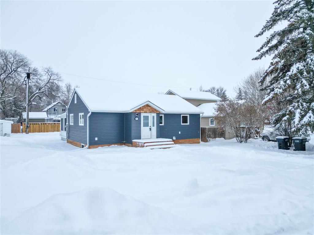 












15 4th Street S

,
Souris,




Manitoba
R0K2C0

