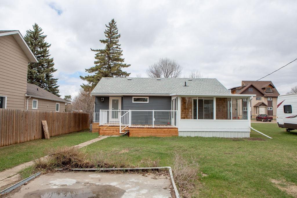 












15 4th Street S

,
Souris,




Manitoba
R0K2C0

