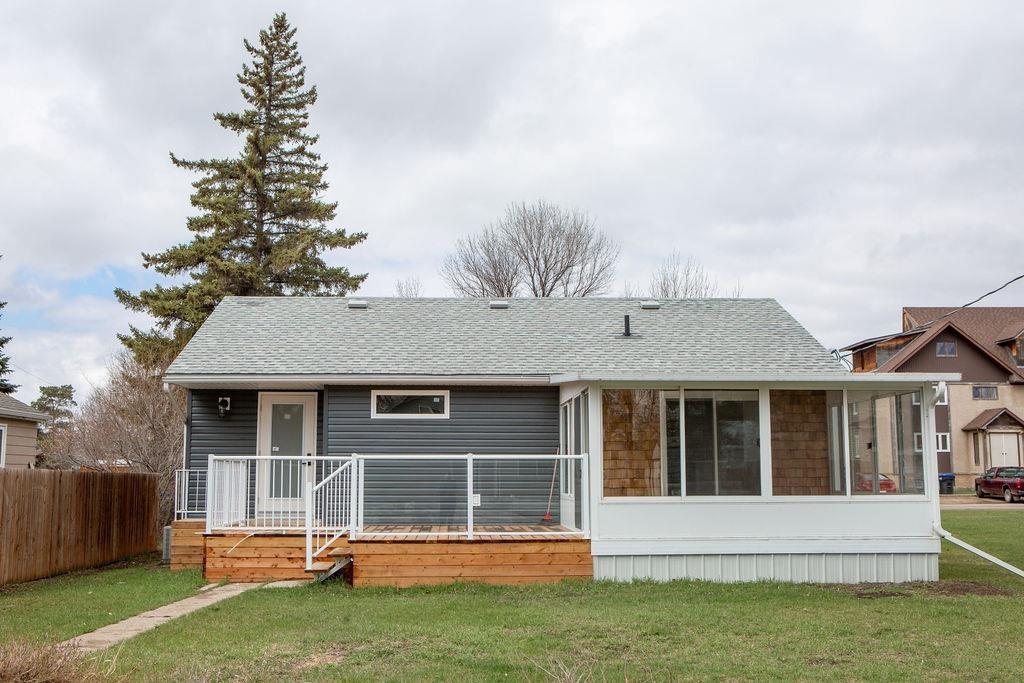 












15 4th Street S

,
Souris,




Manitoba
R0K2C0

