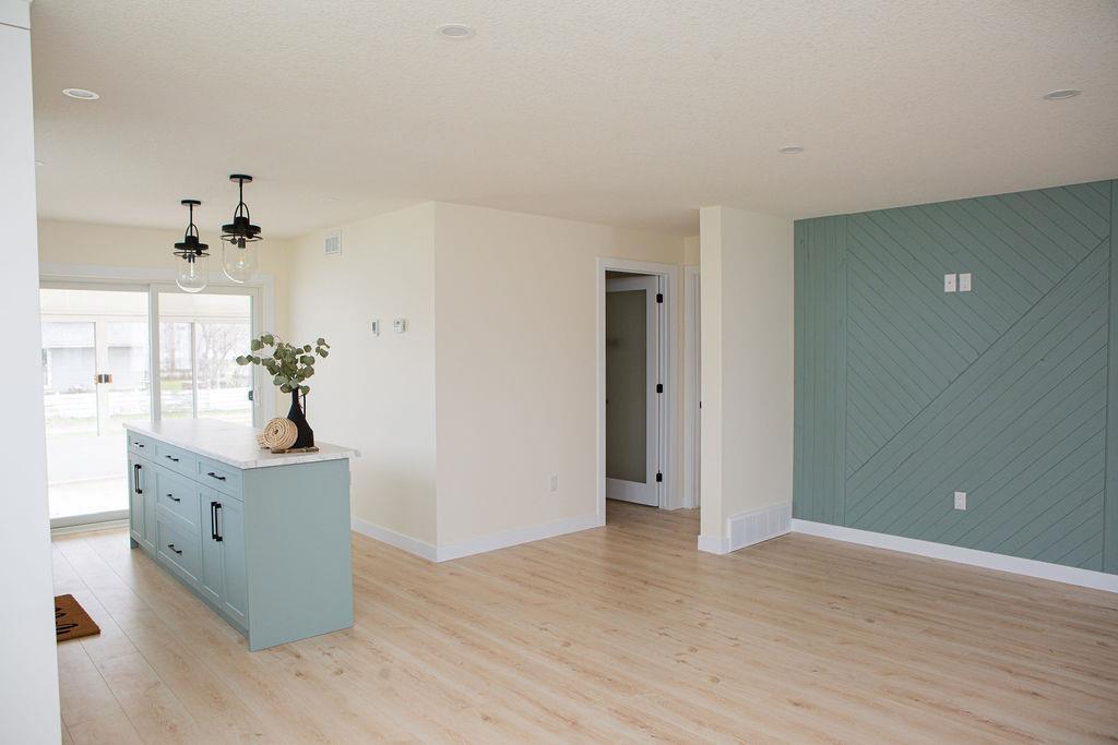 












15 4th Street S

,
Souris,




Manitoba
R0K2C0

