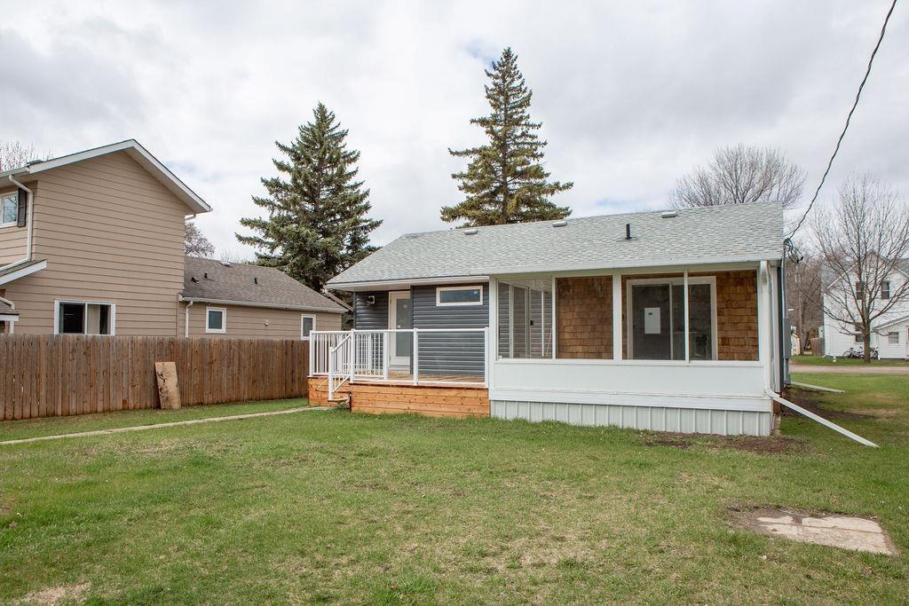 












15 4th Street S

,
Souris,




Manitoba
R0K2C0

