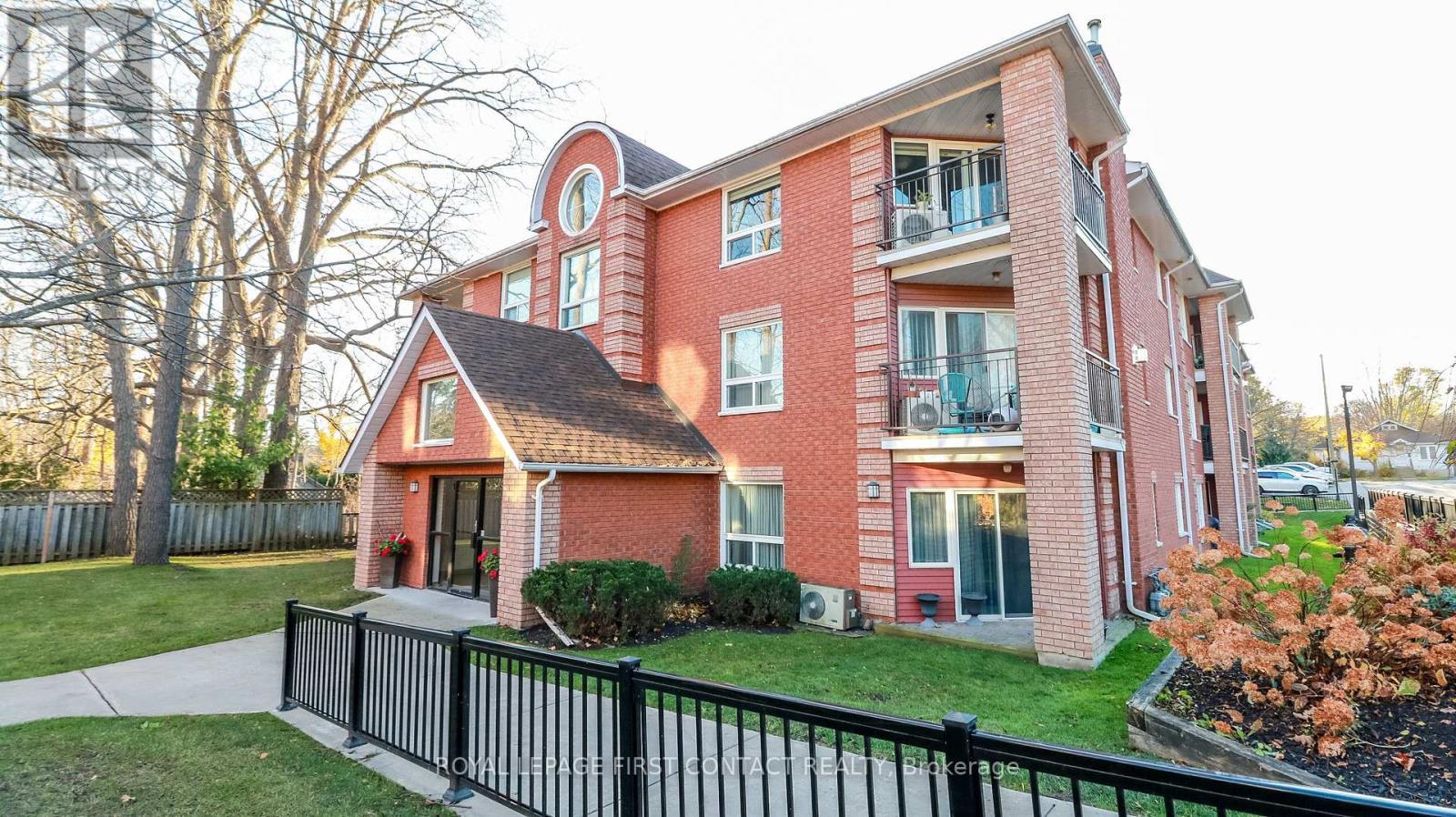 












305 - 131 CLAPPERTON STREET

,
Barrie,




Ontario
L4M3G3

