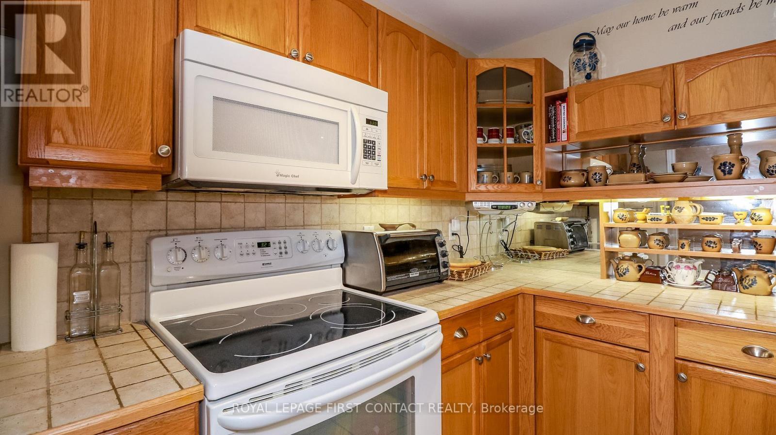












305 - 131 CLAPPERTON STREET

,
Barrie,




Ontario
L4M3G3

