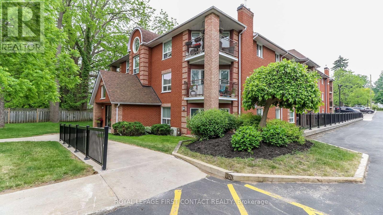 












305 - 131 CLAPPERTON STREET

,
Barrie,




Ontario
L4M3G3

