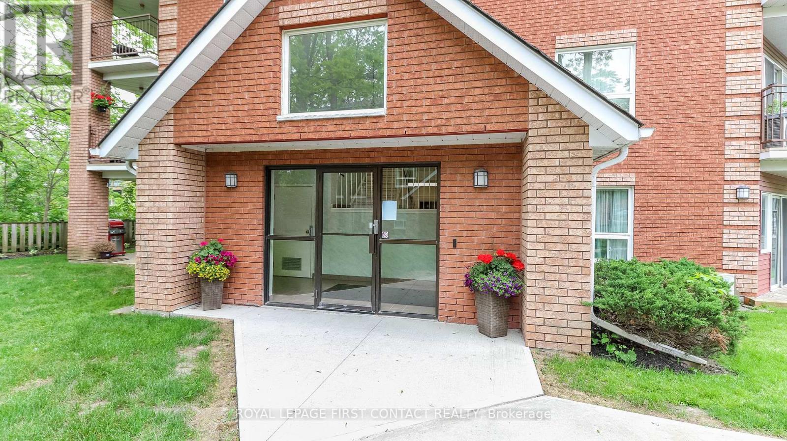 












305 - 131 CLAPPERTON STREET

,
Barrie,




Ontario
L4M3G3

