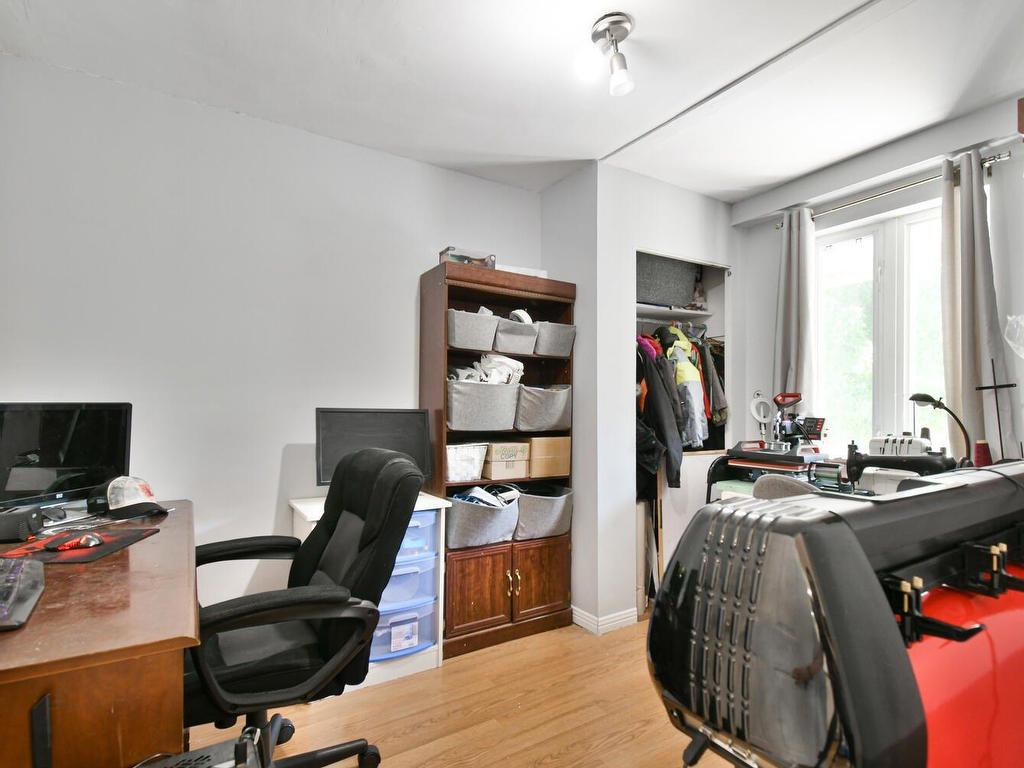 









214


Rue Oscar

,
Terrebonne (Lachenaie),




QC
J6V1A9

