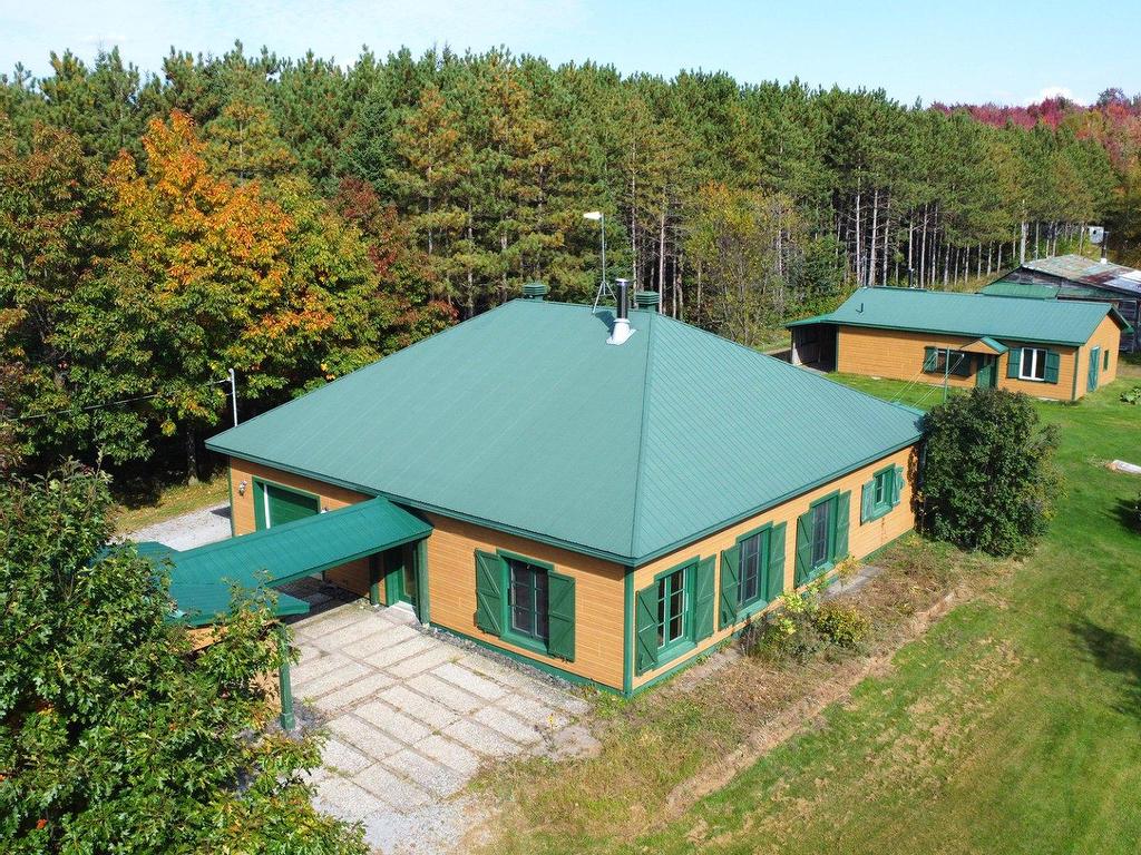 









1150Z


Route des Érables

,
Saint-Théodore-d'Acton,







QC
J0H1Z0

