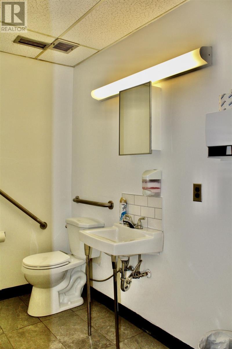 












121 Front ST

,
Spanish,




Ontario
P0P2A0

