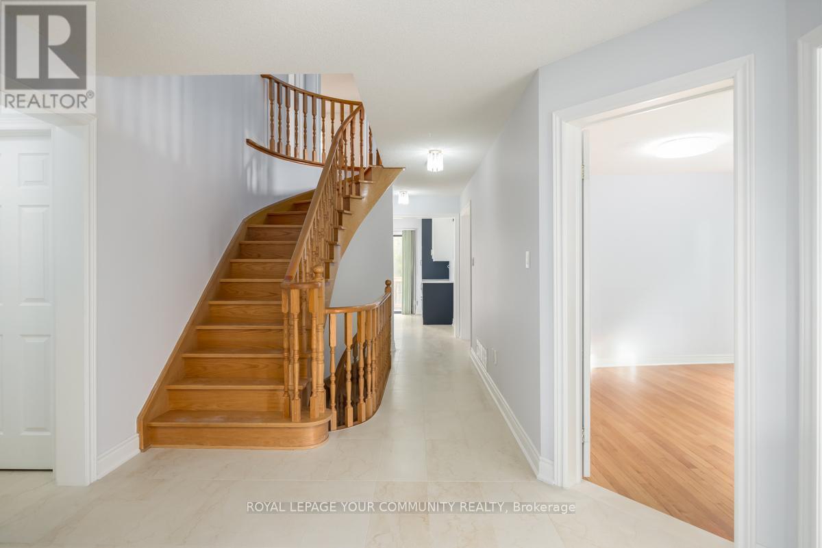 












3 CREEKVIEW AVENUE

,
Richmond Hill,




Ontario
L4C9X1

