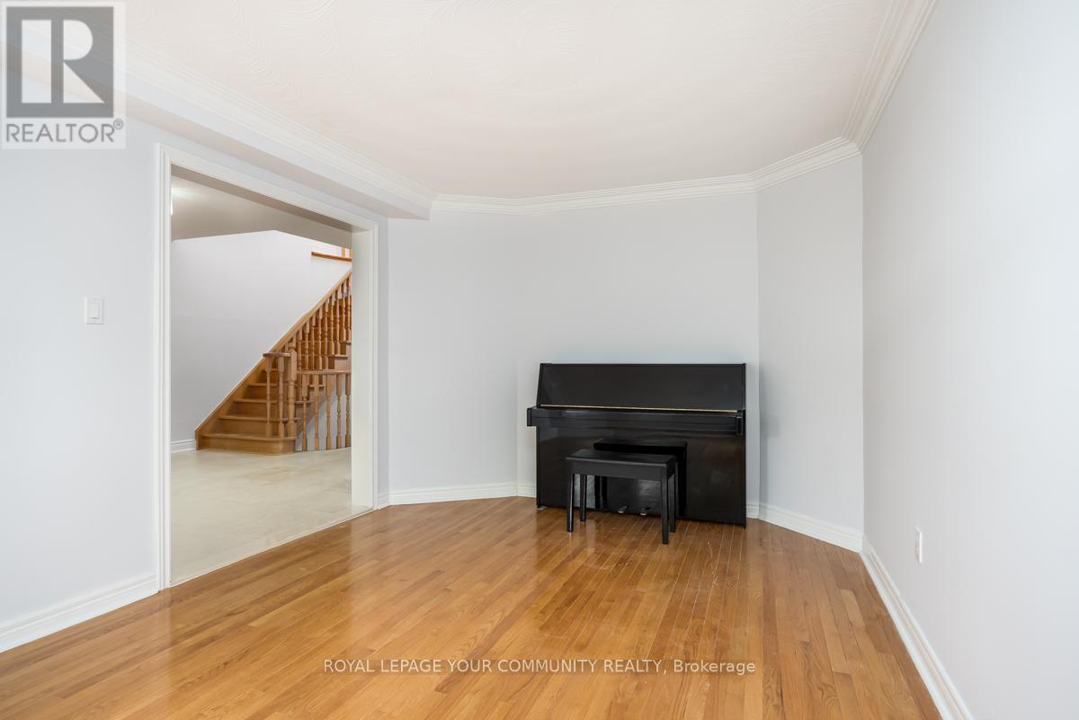 












3 CREEKVIEW AVENUE

,
Richmond Hill,




Ontario
L4C9X1


