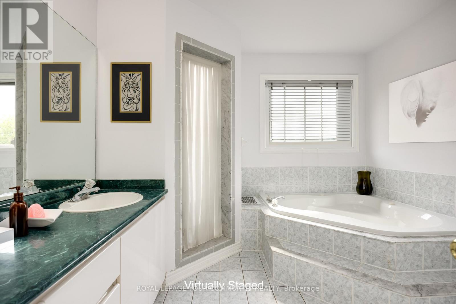 












3 CREEKVIEW AVENUE

,
Richmond Hill,




Ontario
L4C9X1


