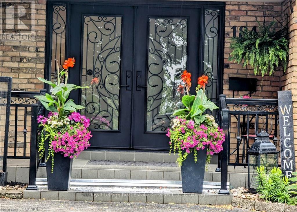 












184 DUNDAS STREET E

,
Hamilton (Waterdown),




Ontario
L8N2Z7

