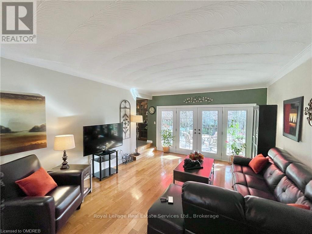 












184 DUNDAS STREET E

,
Hamilton (Waterdown),




Ontario
L8N2Z7

